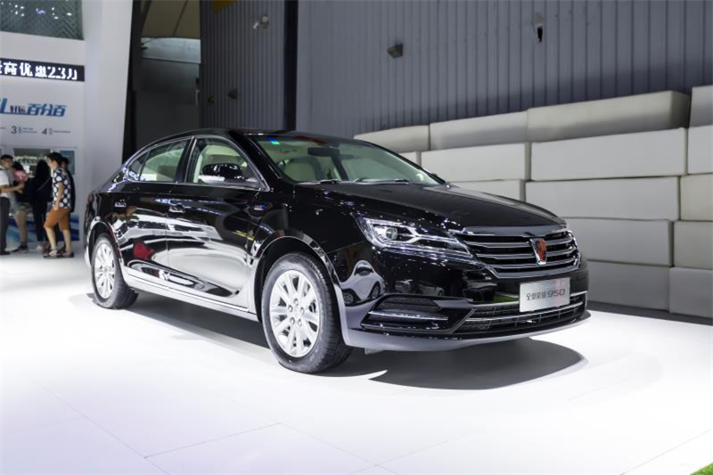 全新荣威950、荣威e950定义“高级轿车” 成都车展亮相售价16.88万起 互联网汽车上市一周年 系统升级带来颠覆式进化