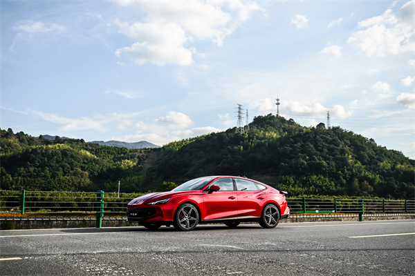 B级运动轿车新标杆来了，MG7 2025款智能登场，限时一口价11.29万元起